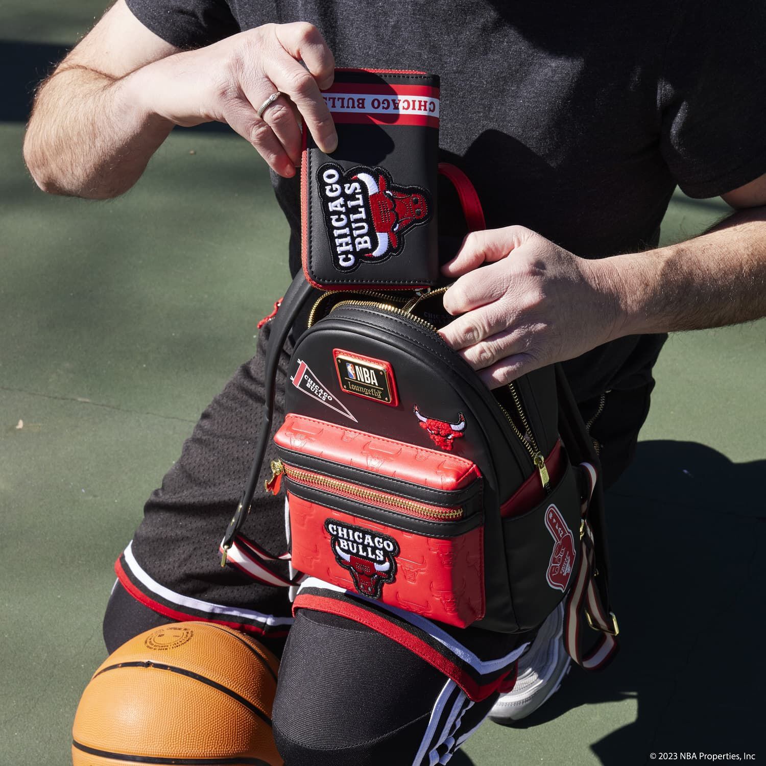 NBA Chicago Bulls Patch Icons Zip Around Wallet - Image 8