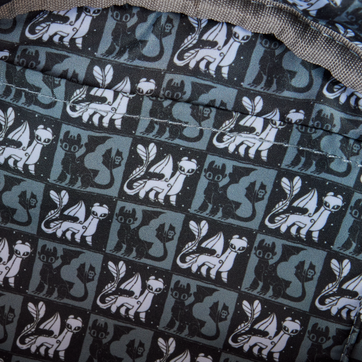 How to Train Your Dragon Light & Night Fury Crossbody Bag - Image 7