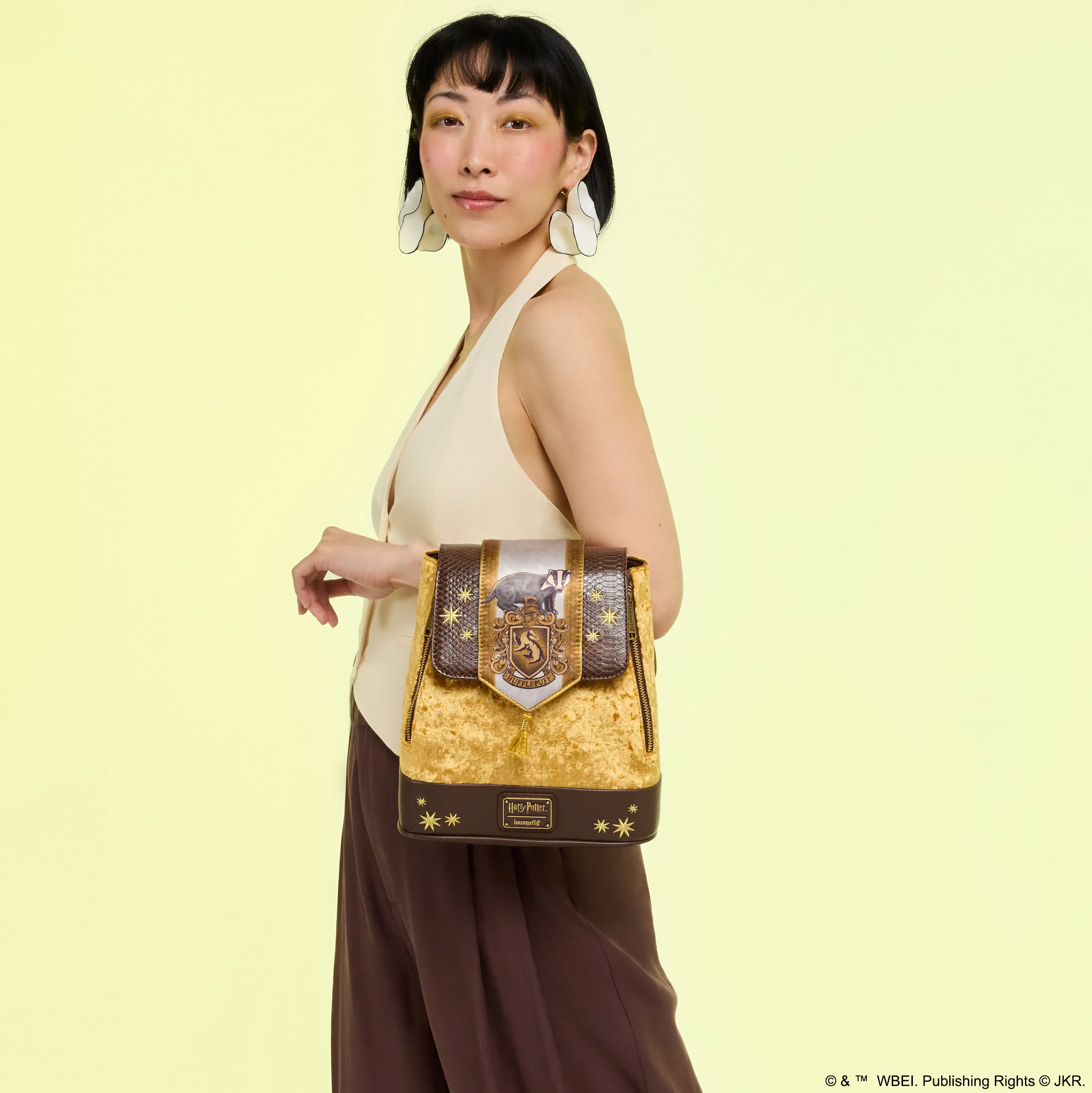 Exclusive Harry Potter Hufflepuff Banner Velvet Mini Backpack - Image 2